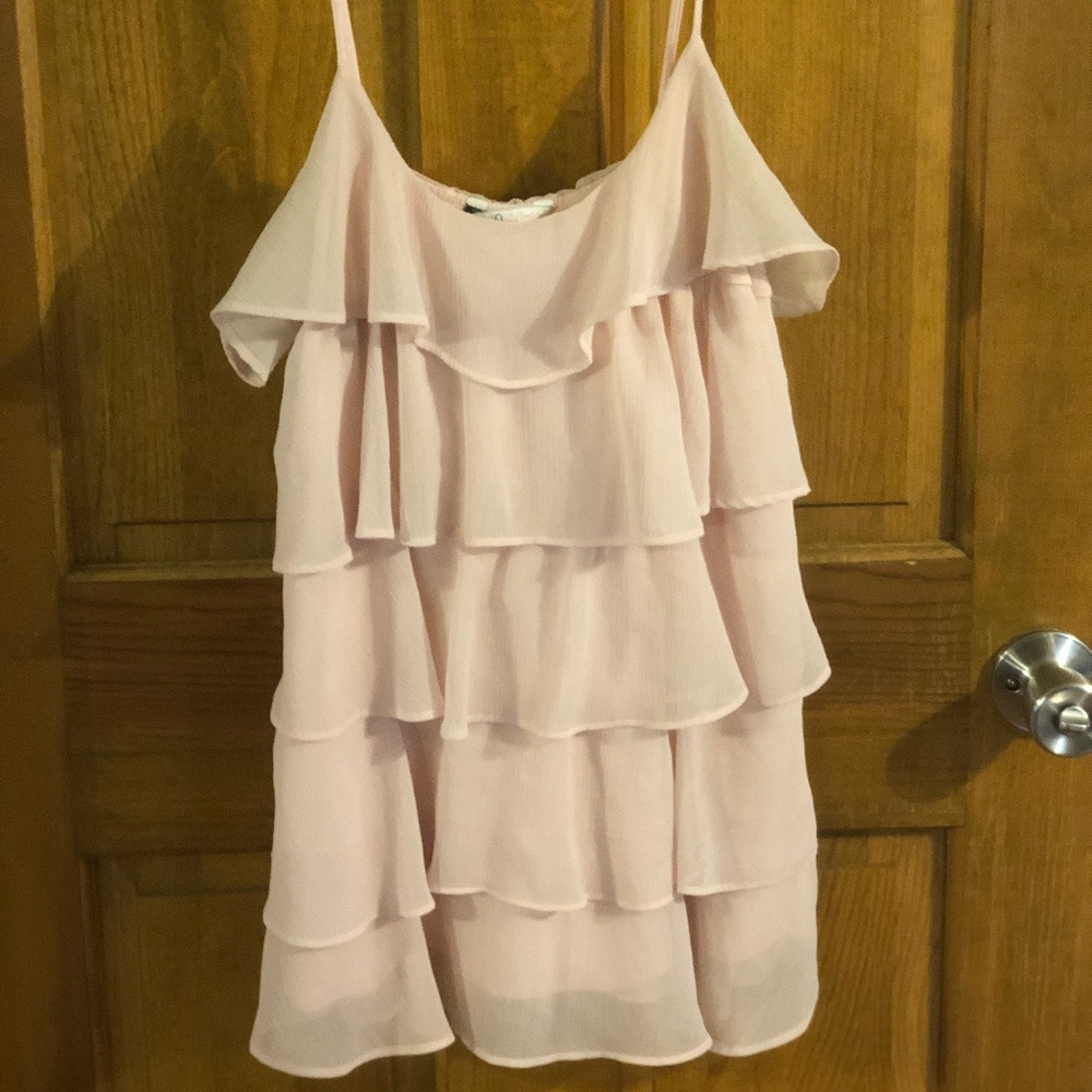 ONLY 7 DAYS UNTIL I DONATE-MAKE OFFER! Ruffle tank